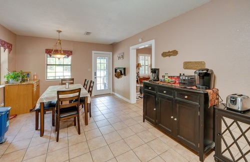 Muenster House | ‘The Winehouse’ Rental in Muenster: Near Wineries!
