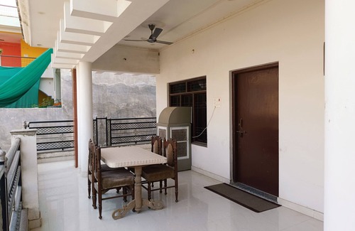 Varanasi House | The Wings Home Experience Peace & Coziness 1 BHK