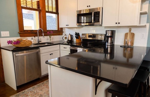 Roanoke House | The Winona House - Boutique Hotel Near Downtown