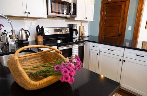 Roanoke House | The Winona House - Boutique Hotel Near Downtown