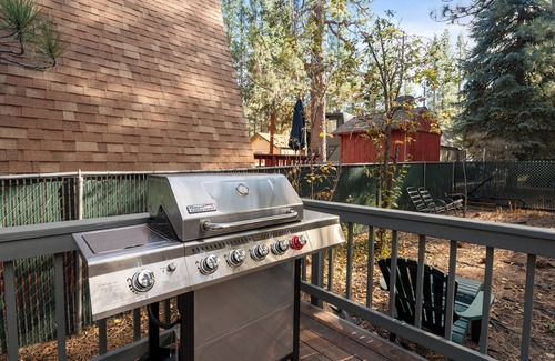 Big Bear City Cabin | The Wolf Lodge - Hot Tub, Fireplace, Fenced Yard, Barbecue