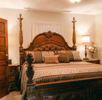 Ellinwood Bed & Breakfast | The Wolf Manor