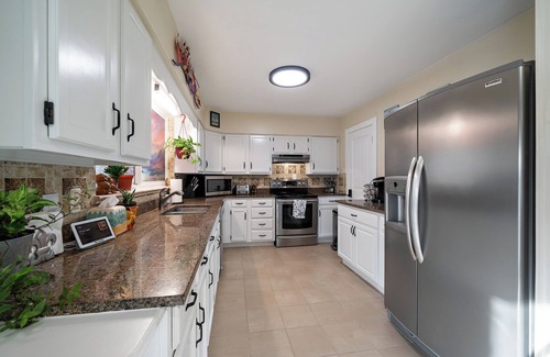 Mar Lee House | The Wolff St. Den: 3bed 1 bath home in quiet neighborhood.