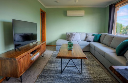 Waratah Villa | The Wombat Burrow - Waratah. For Cradle Mountain & Tarkine.