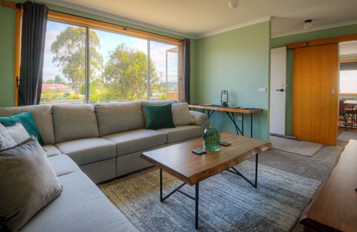 Waratah Villa | The Wombat Burrow - Waratah. For Cradle Mountain & Tarkine.
