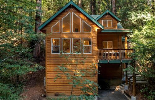 Rio Nido House | The Wood Chalet Hot Tub BBQ Redwoods