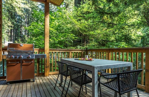 Rio Nido House | The Wood Chalet Hot Tub BBQ Redwoods