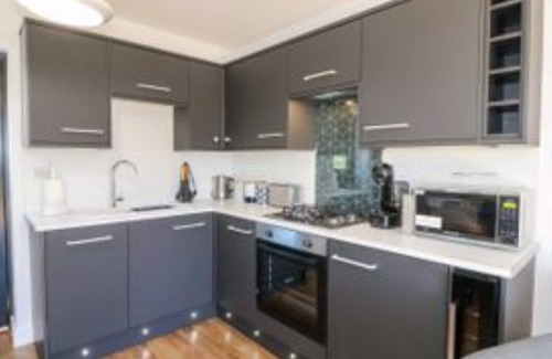 Fenny Bentley Cottage | The Wood Shed 5*, Private Hot Tub, Derbyshire Dales/Peak District.