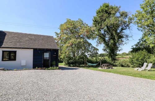 Fenny Bentley Cottage | The Wood Shed 5*, Private Hot Tub, Derbyshire Dales/Peak District.