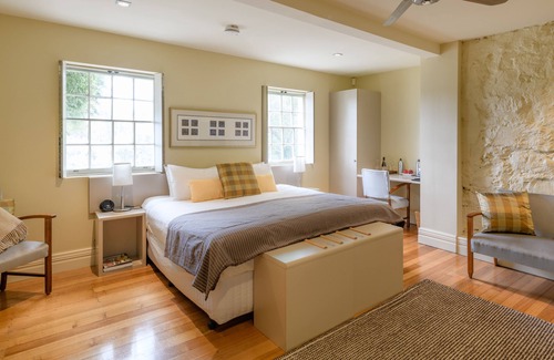 New Norfolk Hotel | The Woodbridge Waterfront Rooms.