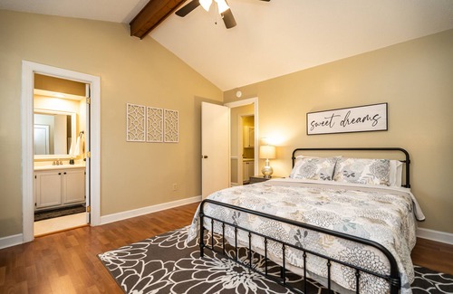 Woodcroft Condo | The Woodcroft Retreat minutes from I-40, Duke & UNC