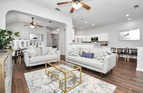 Alden Bridge House | The Woodlands-King Casa Bosque Luxury Retreat