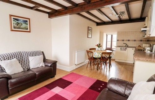 Llanwrthwl Cottage | THE WOODMAN, pet friendly, character holiday cottage in Rhayader