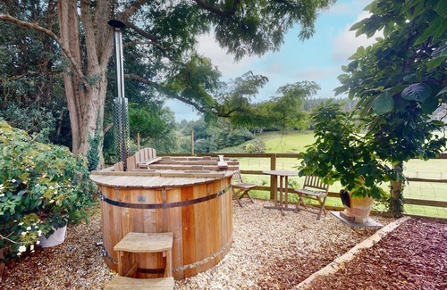 Minehead Apartment | The Woodman's Hut, Minehead