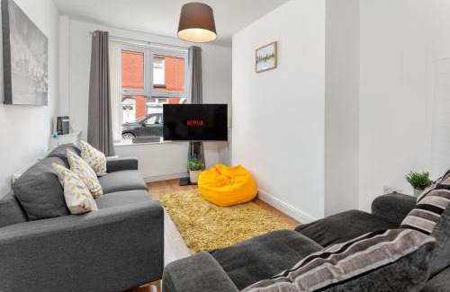 Anfield Apartment | The World Famous Henderson House FREE PARKING