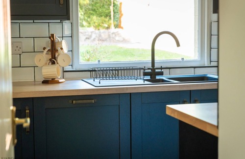 Leuchars Cottage | The Yellow Cottage - sleeps 5 guests in 3 bedrooms