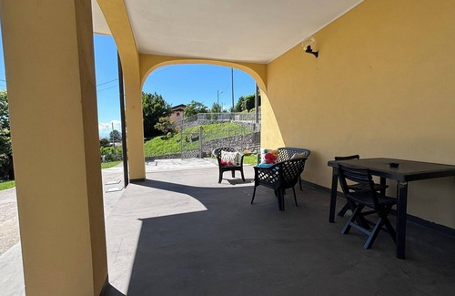 Colle Brianza Apartment | The Yellow House - Holly large apartment, rustic connected to the garden