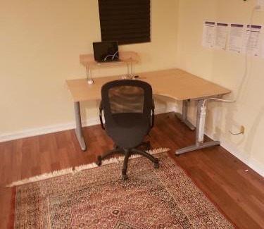 Marpole Apartment | The Yellow Room Room