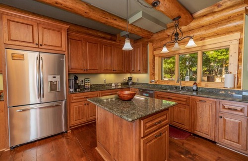 Bracey House | The Yellowstone | Elegance Meets Lakefront Luxury