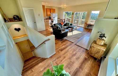 Port Orford House | The Yeti Ohana - fun, solitude & ocean views.