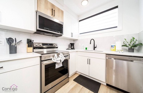 Jasper Place Condo | The Zen Den | King Bed | Near DT,WEM | HeatedFloor