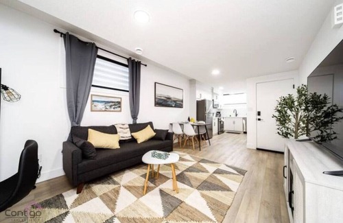 Jasper Place Condo | The Zen Den | King Bed | Near DT,WEM | HeatedFloor
