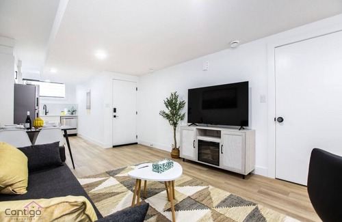 Jasper Place Condo | The Zen Den | King Bed | Near DT,WEM | HeatedFloor