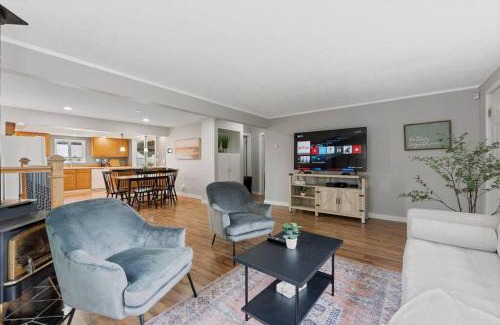Spokane House | Theater Room Hot Tub 2 Living Rooms Fire Pit