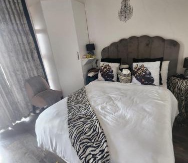 Vryburg House | Thee Agolo Guesthouse
