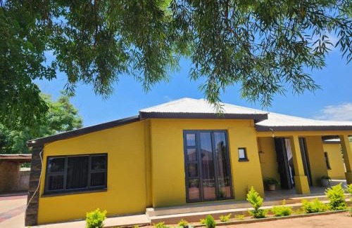 Vryburg House | Thee Agolo Guesthouse