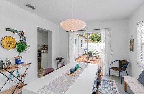 South Pinellas Community Council House | "The🦩Mingo" – Hot Tub, Fire Pit, Pet Friendly - Minutes to Madeira Beach - Guests Love It!