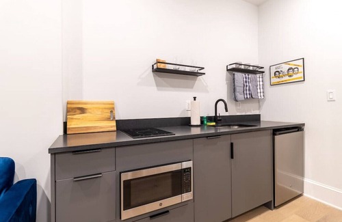 Gayborhood Apartment | Thena Hotel - Beautiful 1 Bedroom