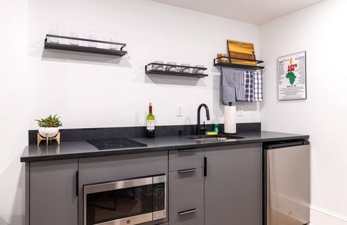 Gayborhood Apartment | Thena Hotel - Spacious 1 BDRM