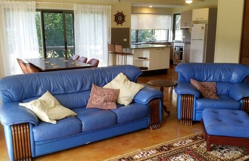 Mandalong House | There Bedroom Accessible Farm-Stay just 1.5 hours drive North from Sydney NSW