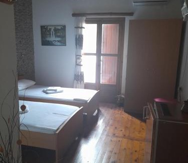 Theriso House | Therisso Rooms