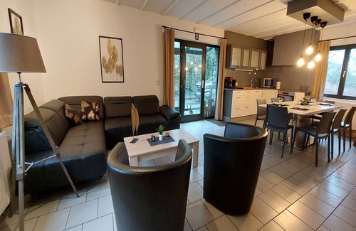La Reid House | Theux Family Spa Retreat