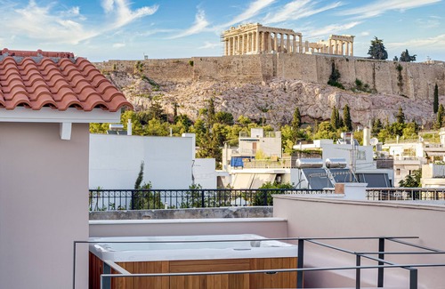 Anafiotika House | THIRAMENOUS RESIDENCE - SIX BEDROOM HOUSE with Rooftop Hot Tub
