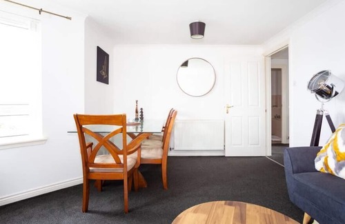 Old Monkland Apartment | This apartment is a 2 bedroom(s), 2 bathrooms, located in North Lanarkshire, Scotland.