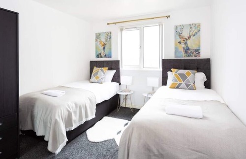 Old Monkland Apartment | This apartment is a 2 bedroom(s), 2 bathrooms, located in North Lanarkshire, Scotland.