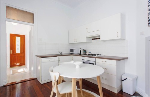 South Fremantle Apartment | This apartment is a 1 bedroom(s), 1 bathrooms, located in South Fremantle, WA.