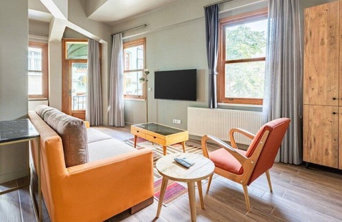 Balat Apartment | This apartment is a 1 bedroom(s), 2 bathrooms, located in Fatih, İstanbul.