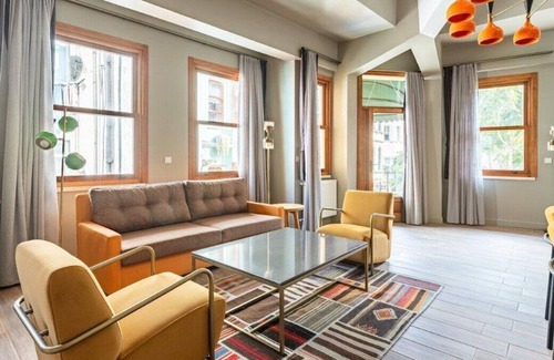 Balat Apartment | This apartment is a 1 bedroom(s), 2 bathrooms, located in Fatih, İstanbul.