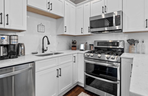 Beaver Hills Apartment | This apartment is a 5 bedroom(s), 5 bathrooms, located in New Haven, CT.
