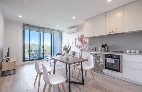 Parkville Apartment | This apartment is a 2 bedroom(s), 2 bathrooms, located in Parkville, VIC.