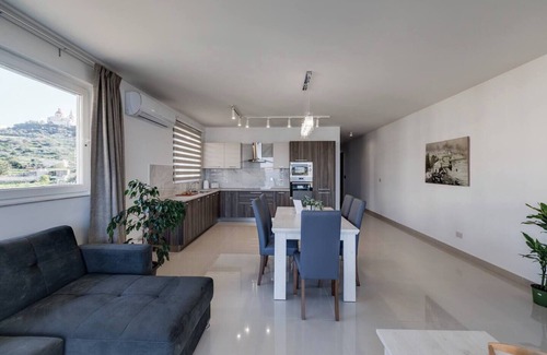 Għadira Apartment | This apartment is a 3 bedroom(s), 3 bathrooms, located in Il-Mellieħa, null.