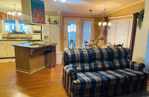 Georgetown House | This beautiful 3-bedroom 2-bathroom Riverfront home is a great place to unwind.