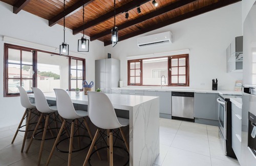 Pos Chiquito House | This beautiful 4-bedroom, 3-bathroom home is just a 2-minute walk from the crystal-clear ocean.