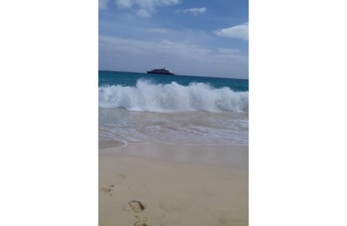 Espargos Apartment | This beautiful sun drench resort Only 3 mins walk to the beach apt D