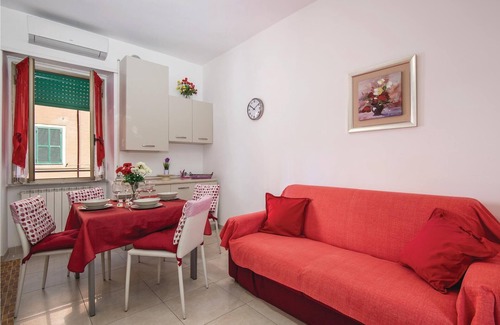 Monteverde Nuovo Apartment | This bright apartment on the 1st floor (without elevator) is located south of the center of Rome.