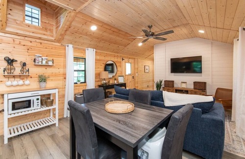 Stanton Cabin | This cabin is a 1 bedroom(s), 1 bathrooms, located in Stanton, KY.